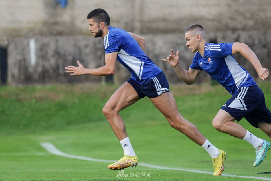 足球这项运 足球这项运